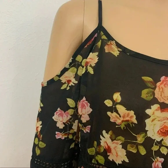 Paper Crane blouse with floral novelty print. - Picture 3 of 7